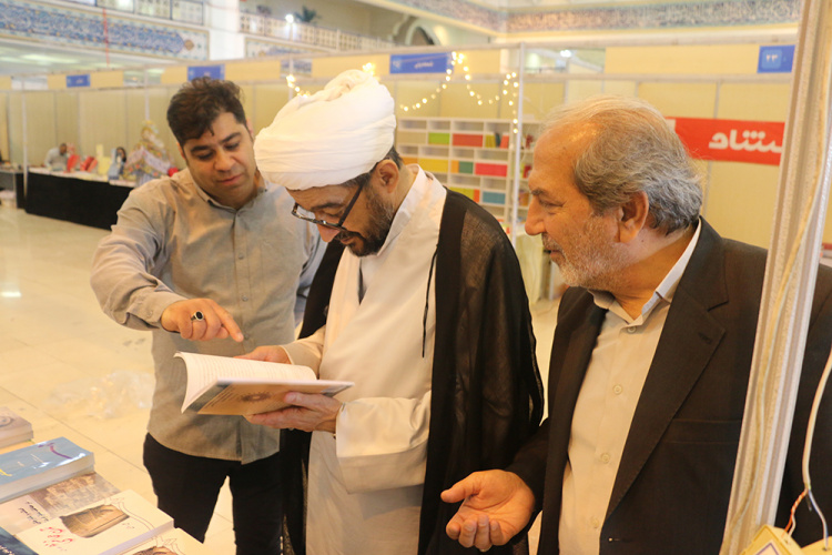 بازدید رئیس سازمان «سمت» در ساعات اولیه روز نخست سیوچهارمین دوره نمایشگاه بینالمللی کتاب تهران